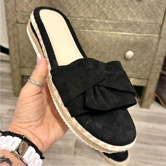 NEW Cute Platform Black Velvet Slides - Picture 1 of 3